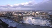 https://upload.wikimedia.org/wikipedia/commons/thumb/b/be/Niagara_Falls%2C_New_York_from_Skylon_Tower.jpg/200px-Niagara_Falls%2C_New_York_from_Skylon_Tower.jpg